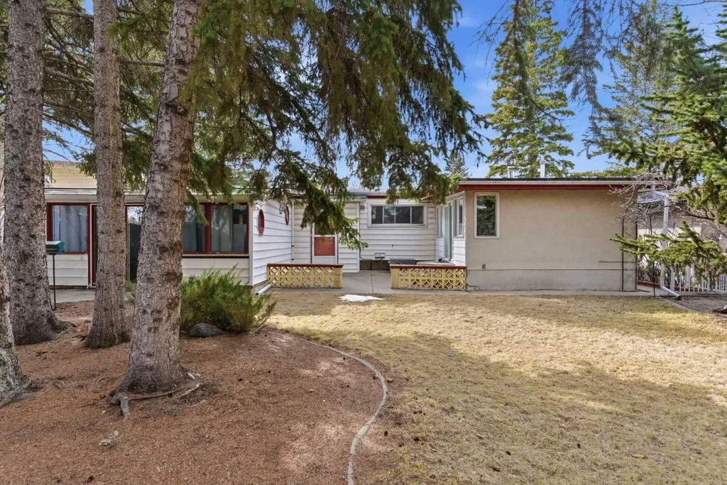 4008 36 Street NW Calgary AB T2L 2A1