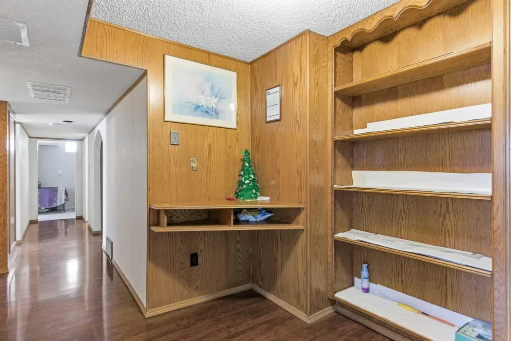 4008 36 Street NW Calgary AB T2L 2A1