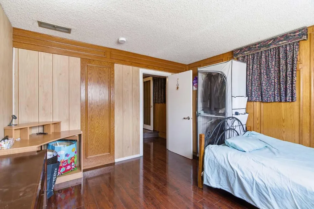 4008 36 Street NW Calgary AB T2L 2A1