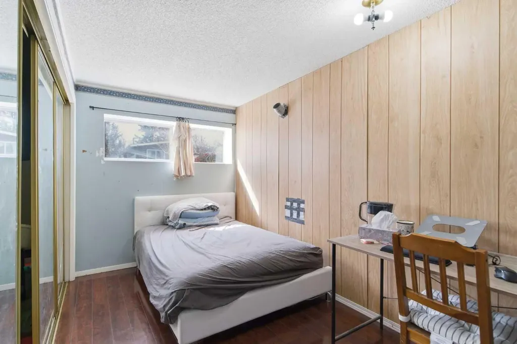 4008 36 Street NW Calgary AB T2L 2A1