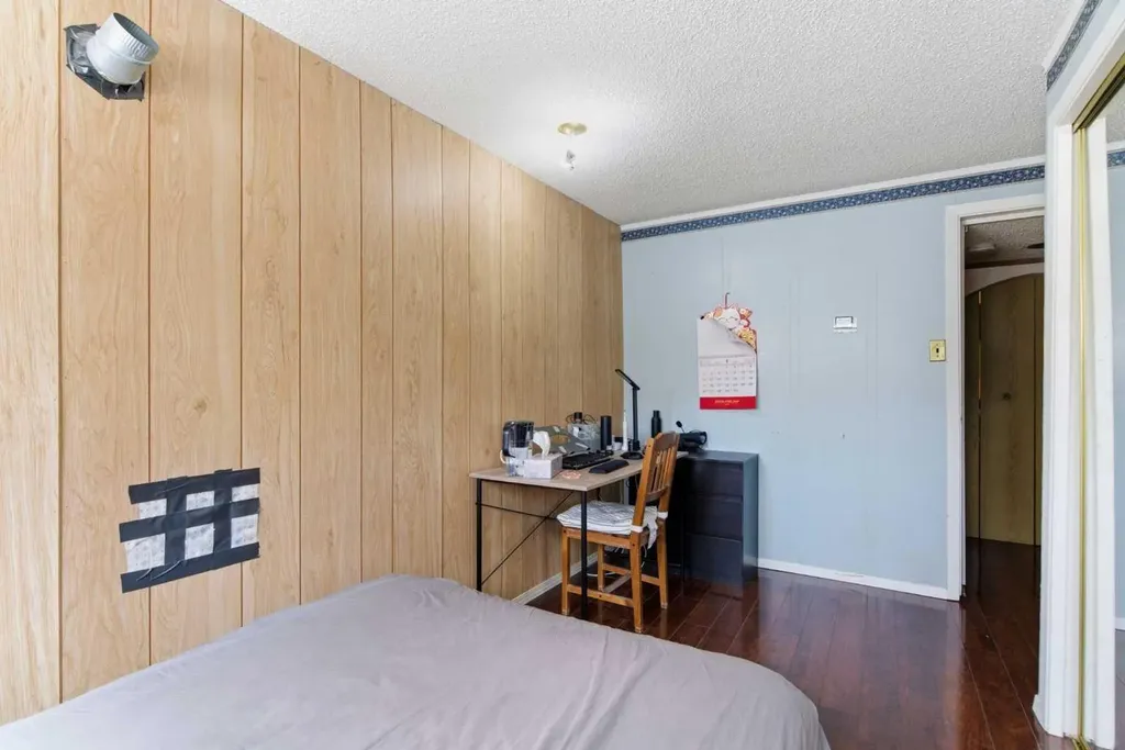4008 36 Street NW Calgary AB T2L 2A1