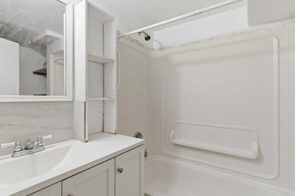4008 36 Street NW Calgary AB T2L 2A1