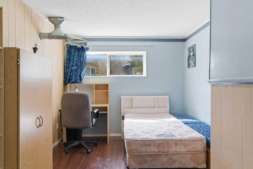 4008 36 Street NW Calgary AB T2L 2A1