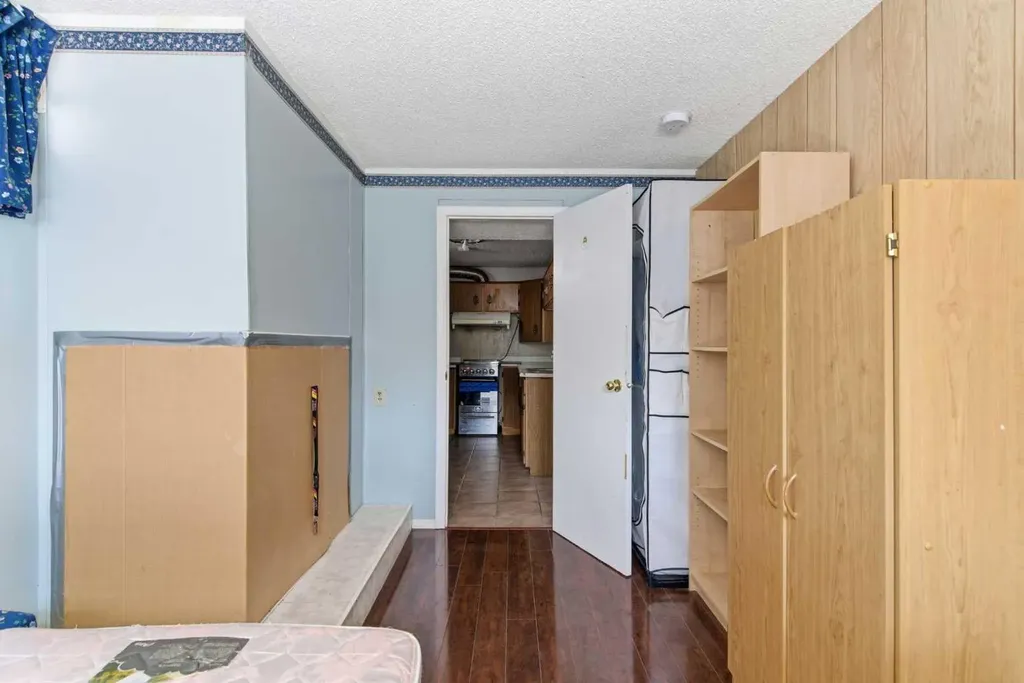 4008 36 Street NW Calgary AB T2L 2A1