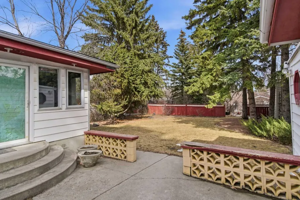 4008 36 Street NW Calgary AB T2L 2A1