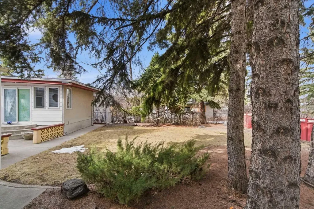 4008 36 Street NW Calgary AB T2L 2A1