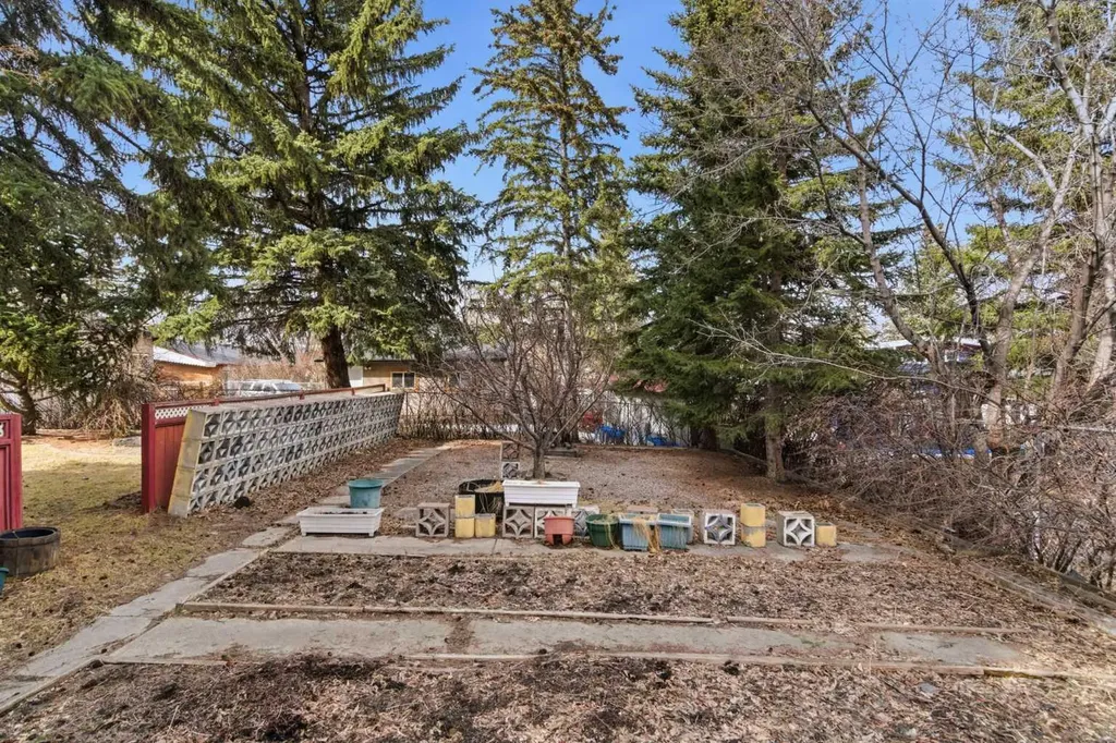 4008 36 Street NW Calgary AB T2L 2A1