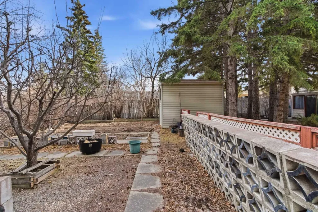 4008 36 Street NW Calgary AB T2L 2A1