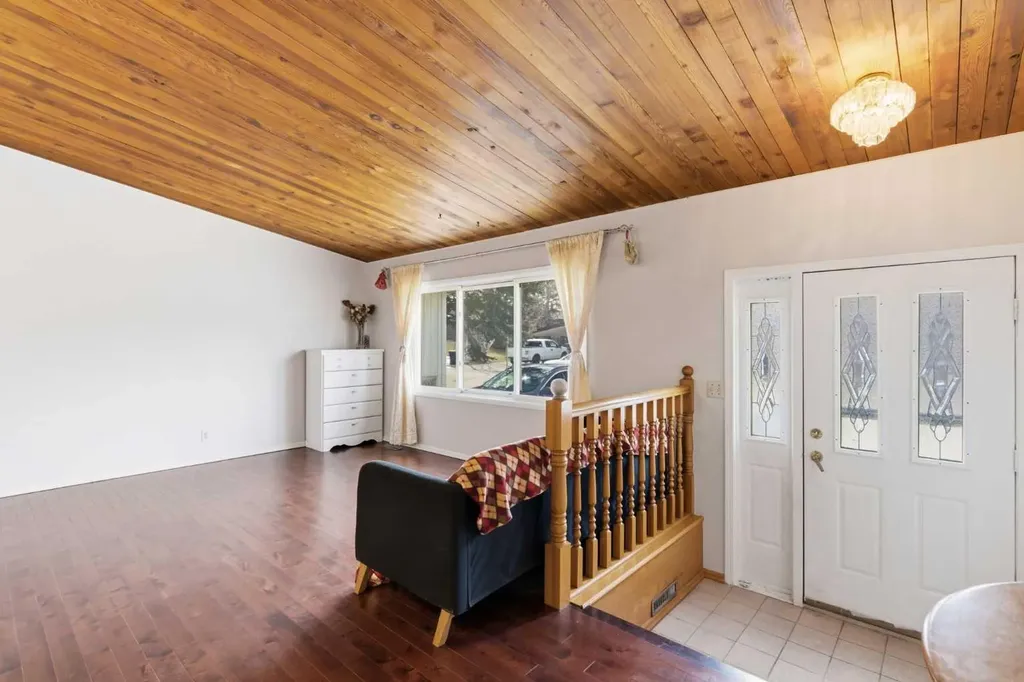 4008 36 Street NW Calgary AB T2L 2A1