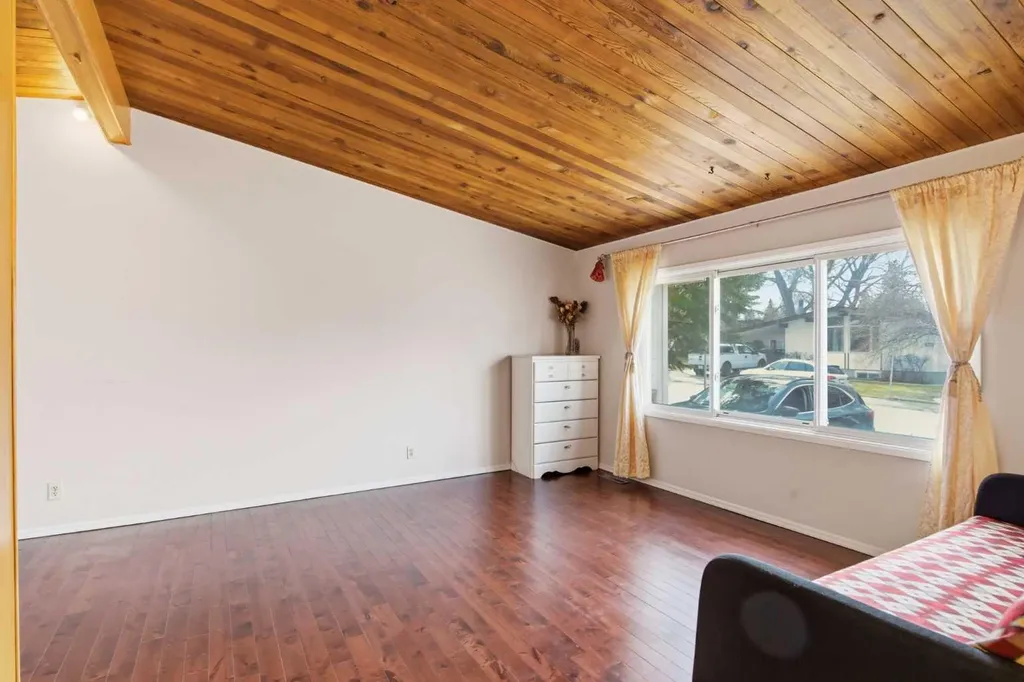 4008 36 Street NW Calgary AB T2L 2A1