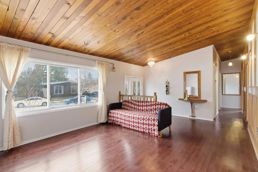 4008 36 Street NW Calgary AB T2L 2A1