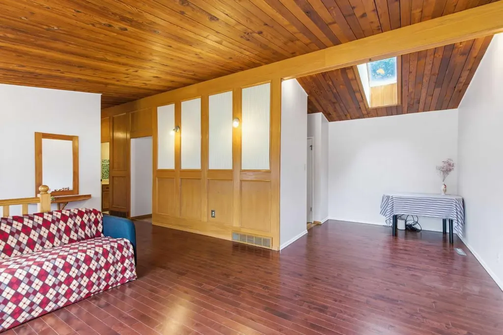 4008 36 Street NW Calgary AB T2L 2A1