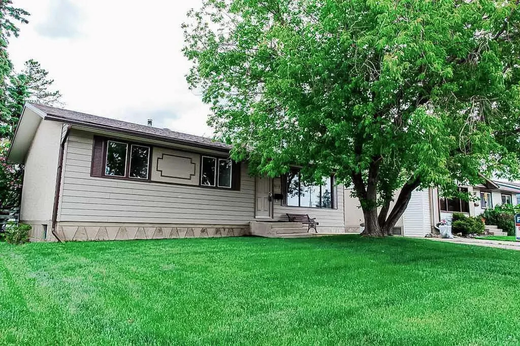 9616 91b Avenue Grande Prairie AB T8V 0H2