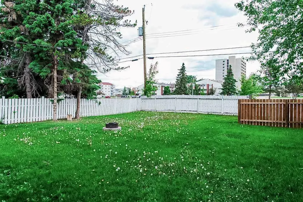 9616 91b Avenue Grande Prairie AB T8V 0H2