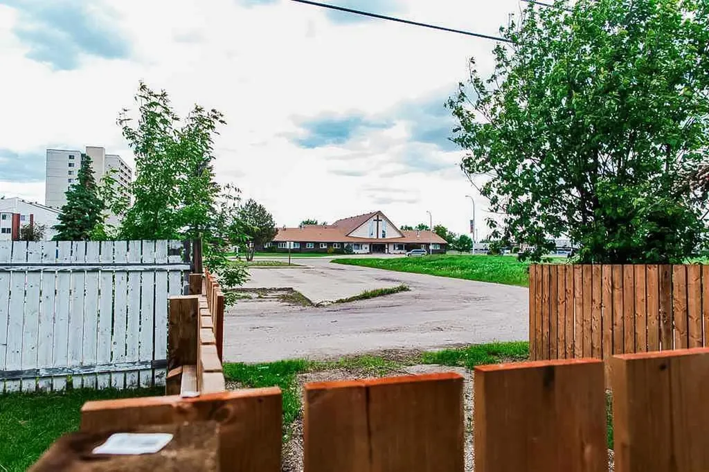 9616 91b Avenue Grande Prairie AB T8V 0H2
