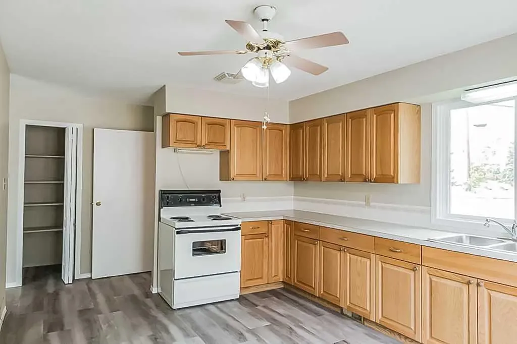 9616 91b Avenue Grande Prairie AB T8V 0H2