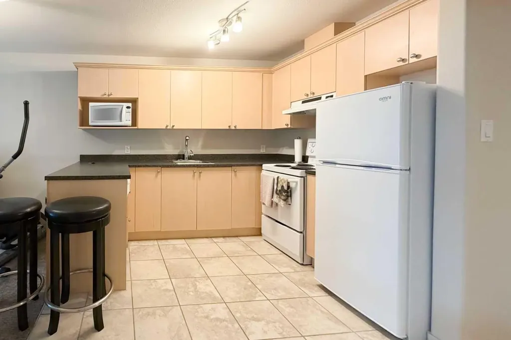8528 Manning Avenue Fort Mcmurray AB T9H 5G2