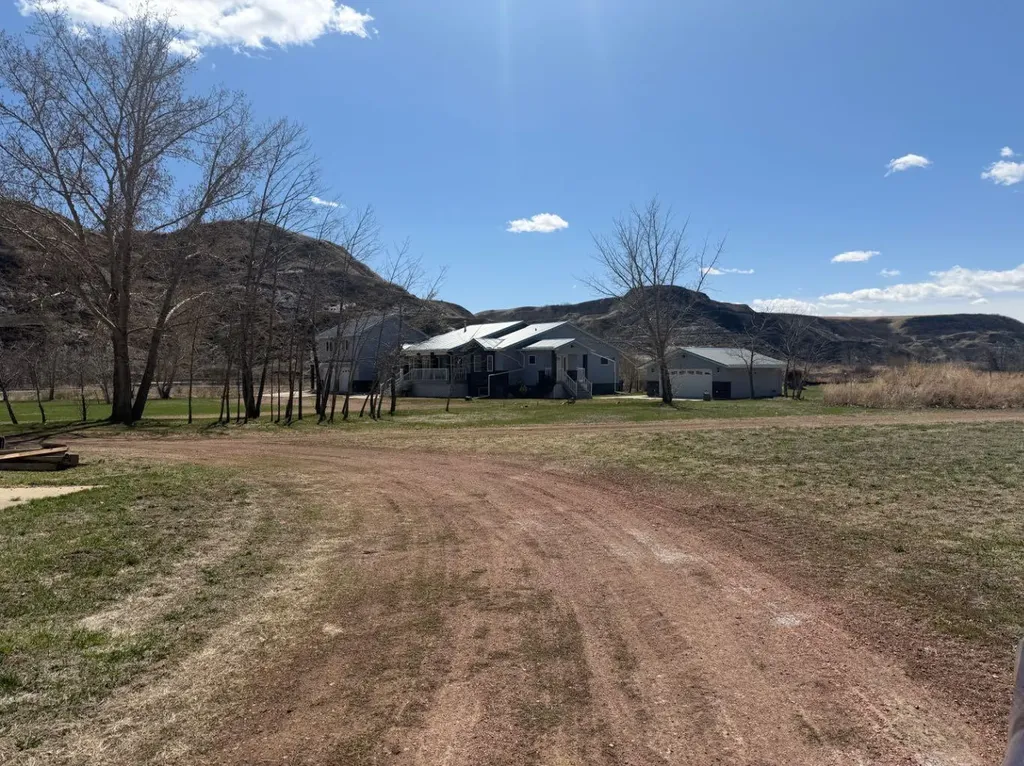 765 Excelsior Avenue Drumheller AB T0J0Y9