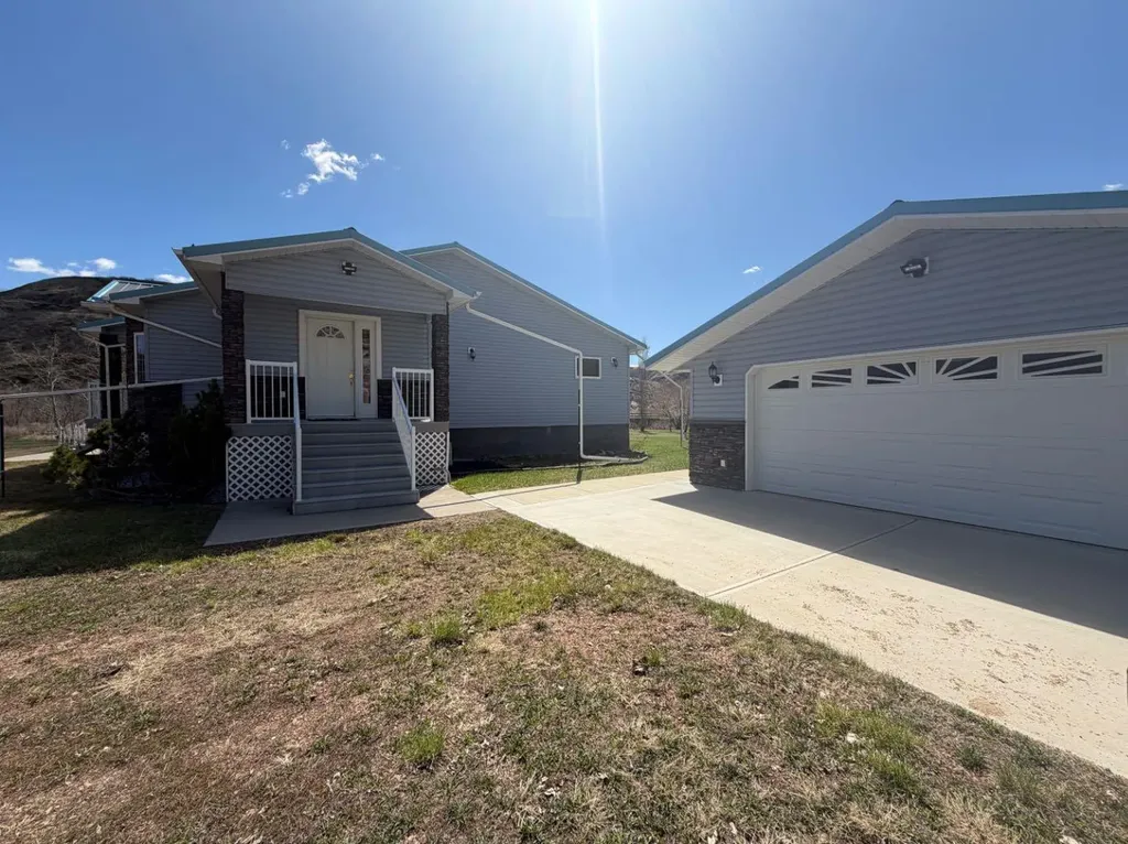 765 Excelsior Avenue Drumheller AB T0J0Y9