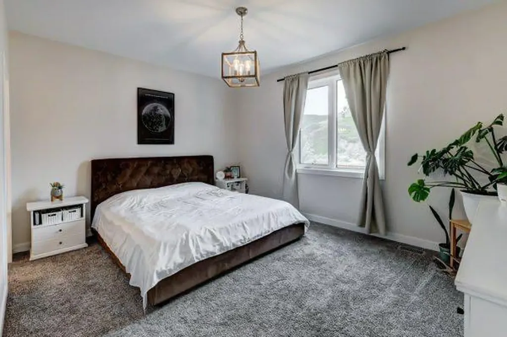 149 10 Avenue SE Drumheller AB T0J0Y6