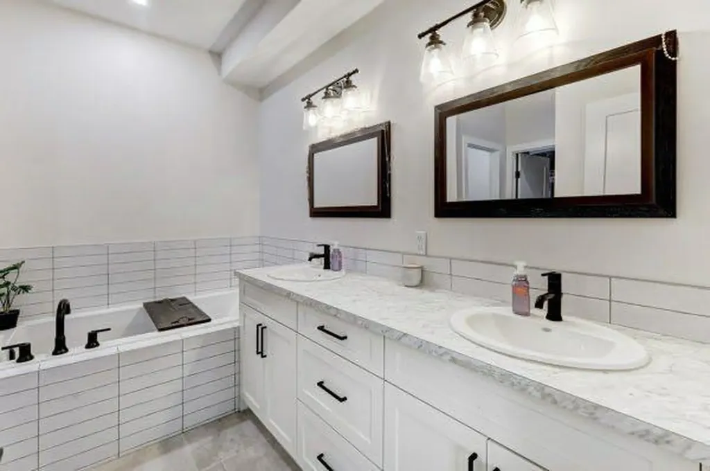 149 10 Avenue SE Drumheller AB T0J0Y6