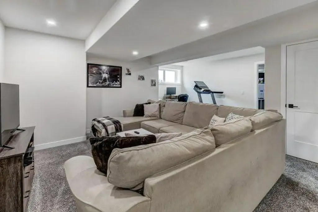 149 10 Avenue SE Drumheller AB T0J0Y6