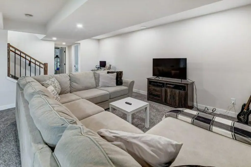 149 10 Avenue SE Drumheller AB T0J0Y6