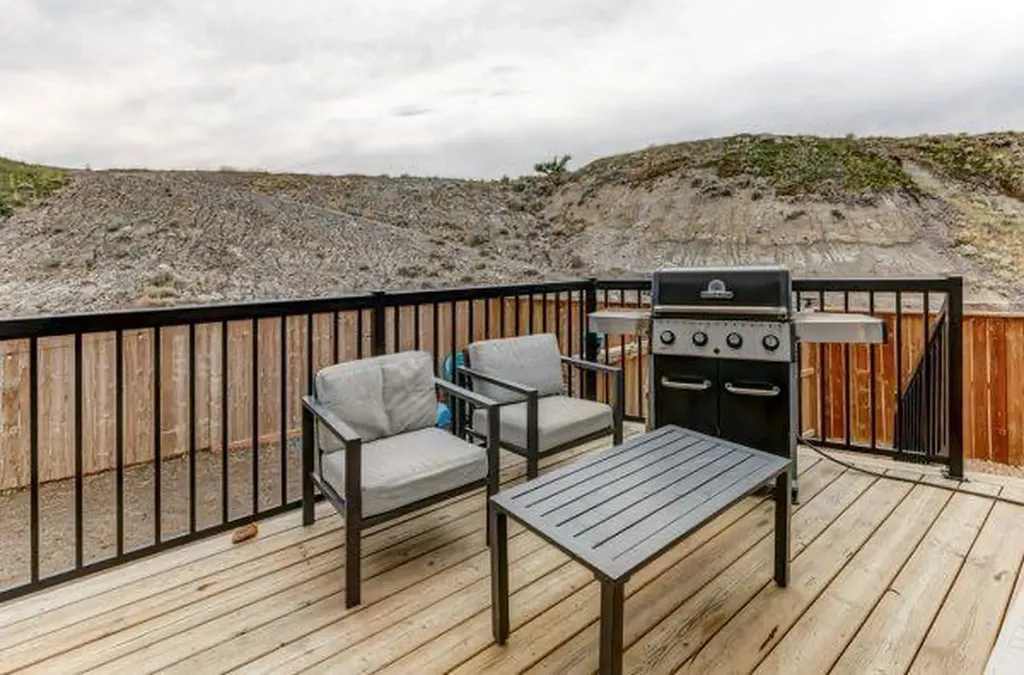149 10 Avenue SE Drumheller AB T0J0Y6