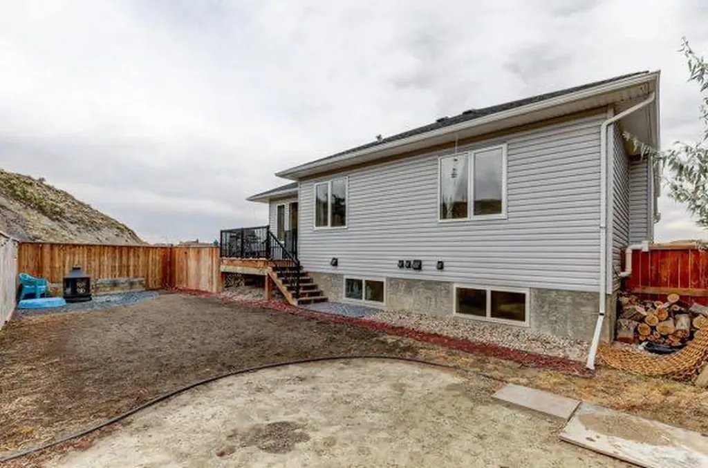 149 10 Avenue SE Drumheller AB T0J0Y6