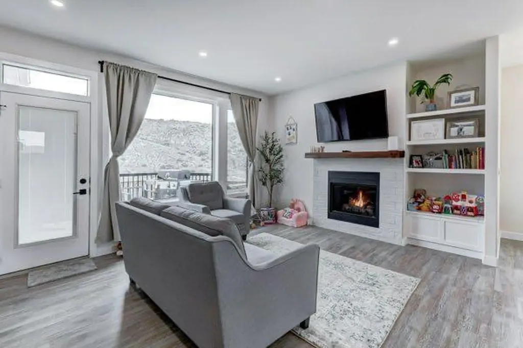 149 10 Avenue SE Drumheller AB T0J0Y6
