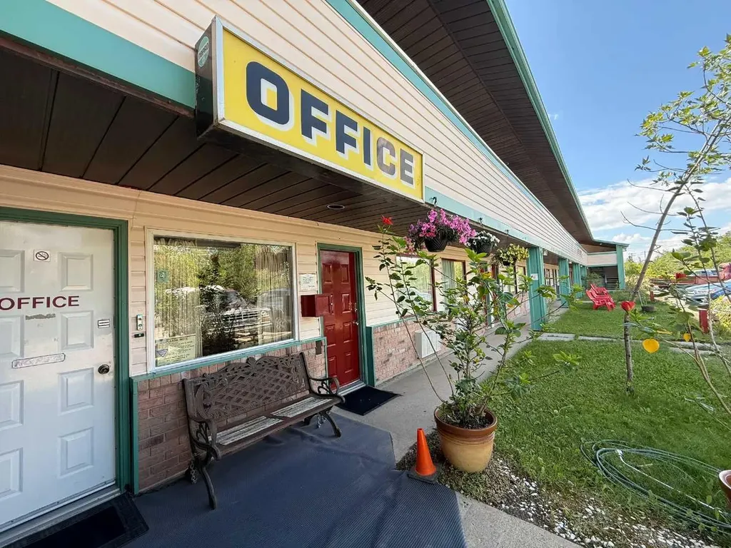 703 9 Highway S Drumheller AB T0J 0Y6