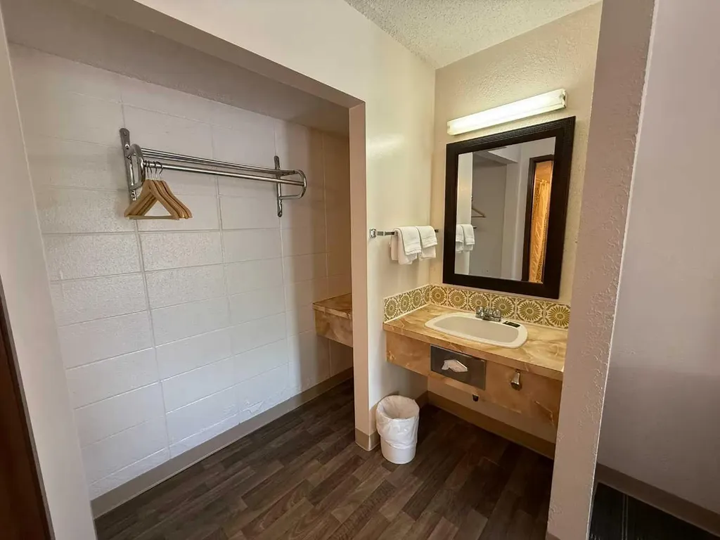 703 9 Highway S Drumheller AB T0J 0Y6