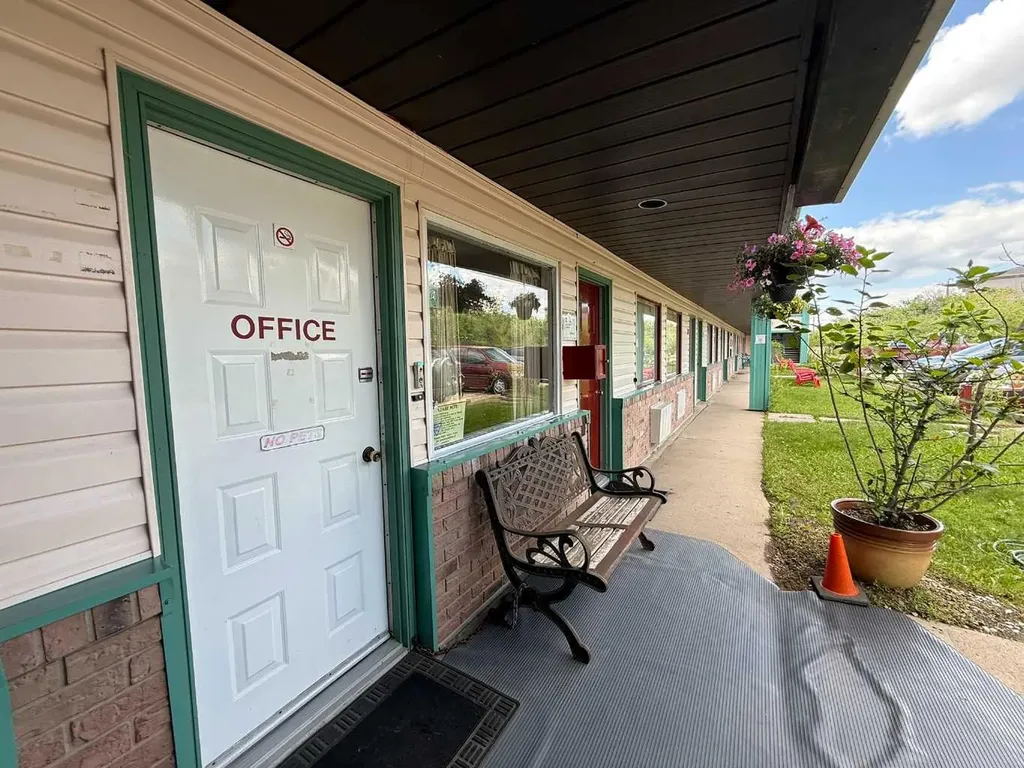 703 9 Highway S Drumheller AB T0J 0Y6
