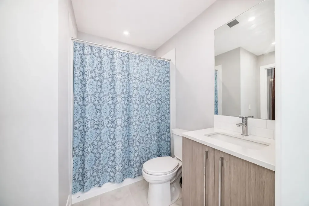 395 Skyview Parkway NE Calgary AB T3N2K1