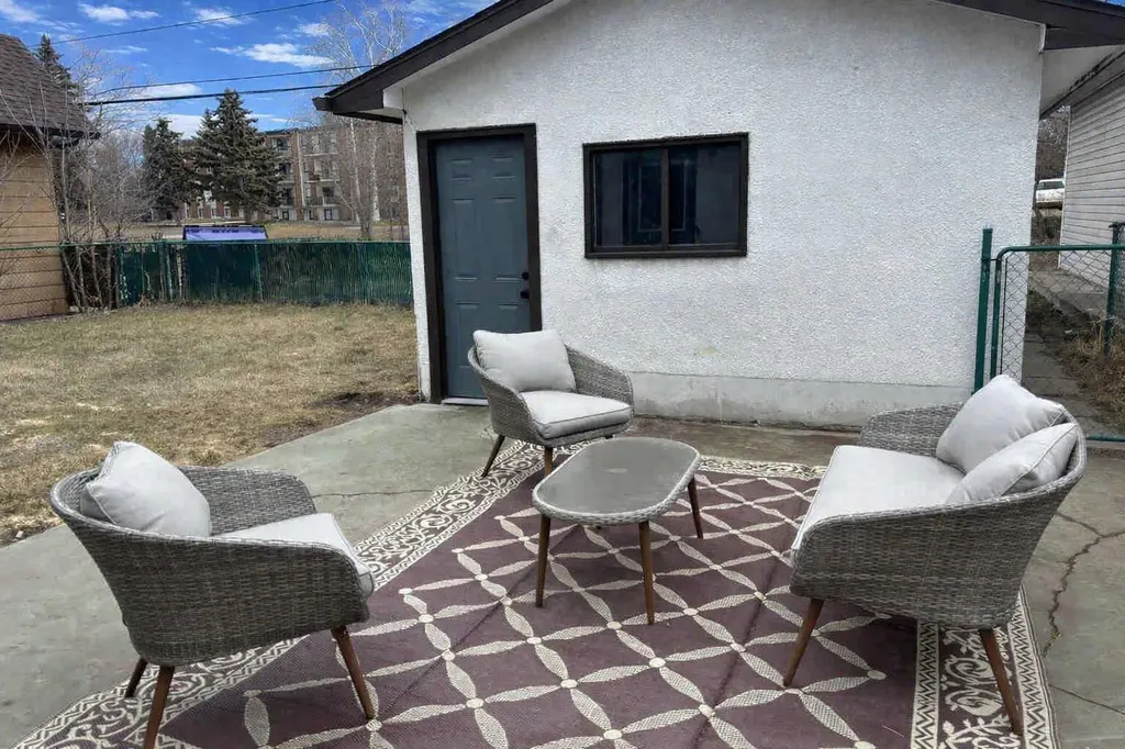4225 33 Street Red Deer AB T4N 0N1