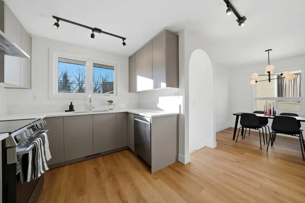 4225 33 Street Red Deer AB T4N 0N1