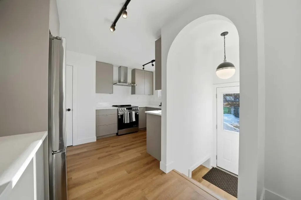 4225 33 Street Red Deer AB T4N 0N1