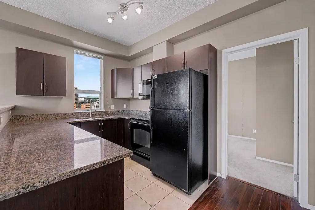 1053 10 Street SW Calgary AB T2R 1S6