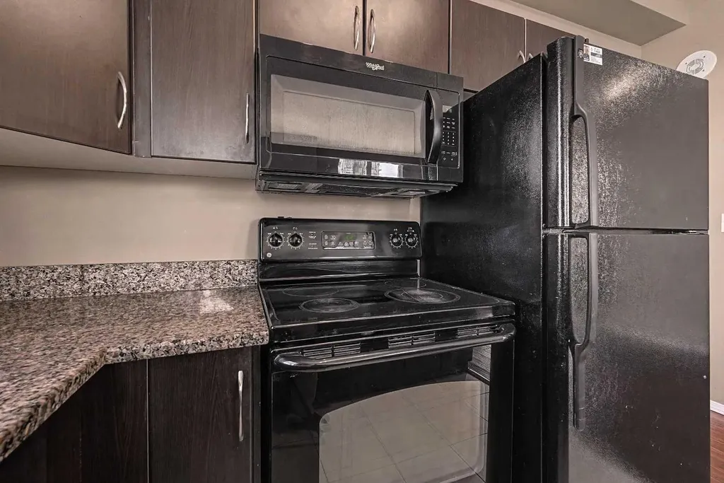 1053 10 Street SW Calgary AB T2R 1S6