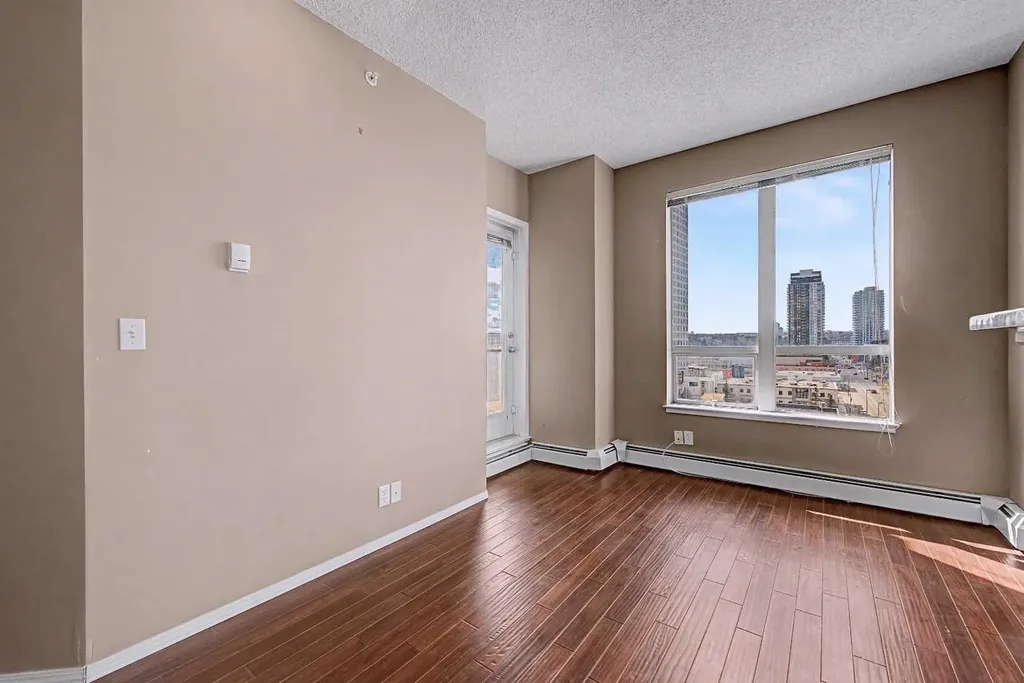 1053 10 Street SW Calgary AB T2R 1S6