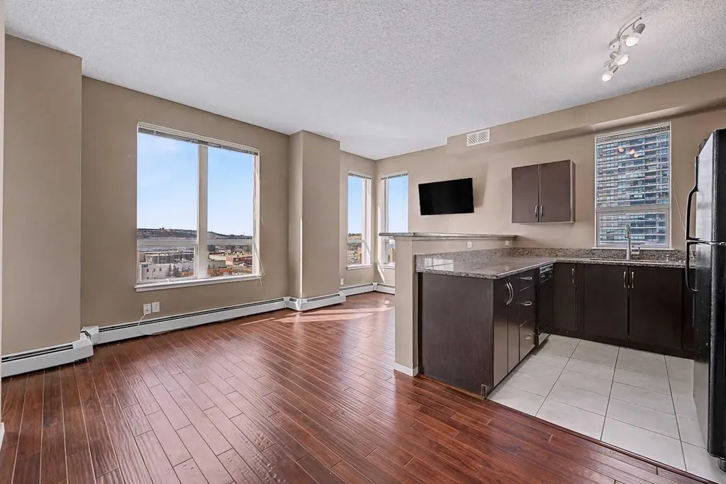 1053 10 Street SW Calgary AB T2R 1S6