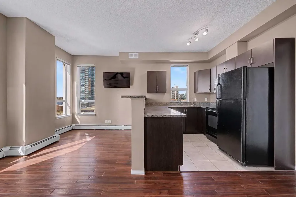 1053 10 Street SW Calgary AB T2R 1S6