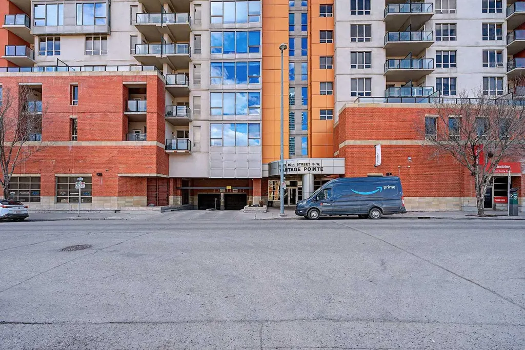 1053 10 Street SW Calgary AB T2R 1S6