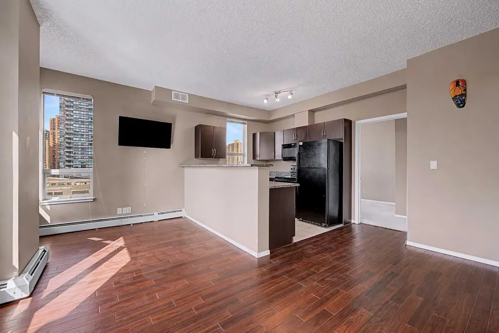 1053 10 Street SW Calgary AB T2R 1S6