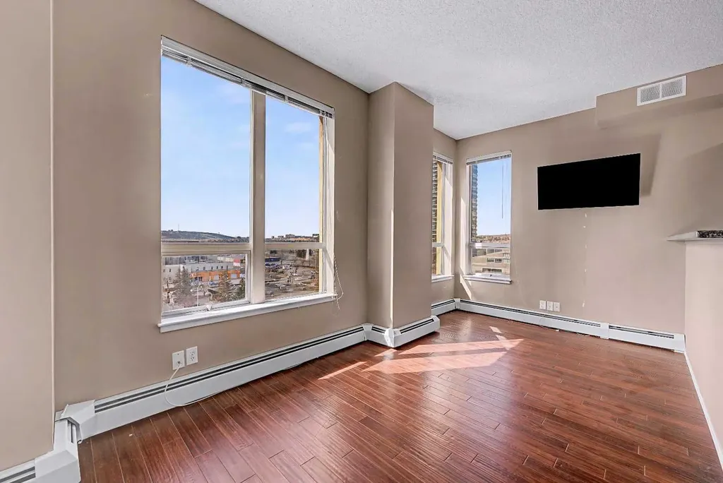 1053 10 Street SW Calgary AB T2R 1S6