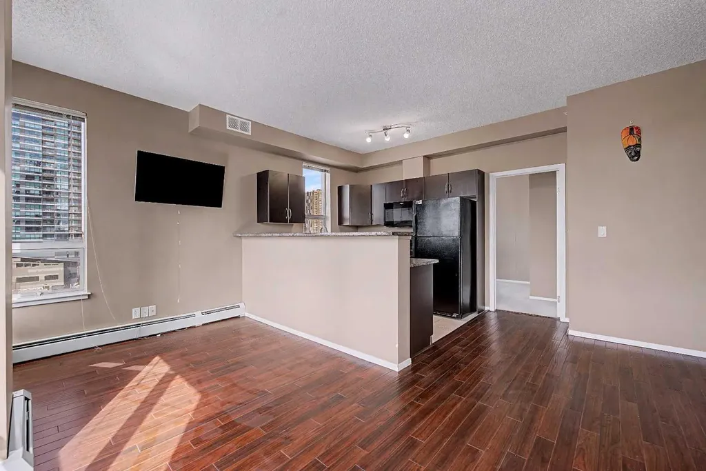1053 10 Street SW Calgary AB T2R 1S6