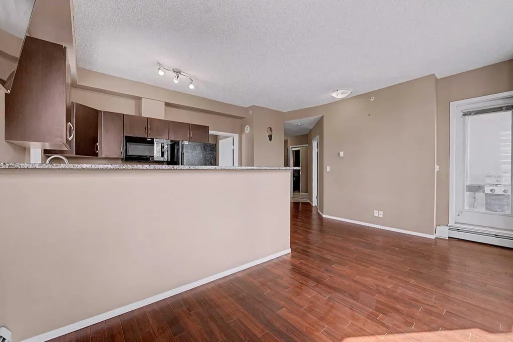 1053 10 Street SW Calgary AB T2R 1S6