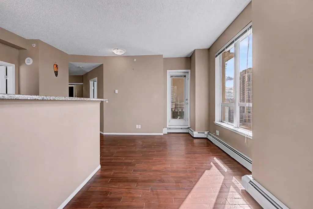 1053 10 Street SW Calgary AB T2R 1S6