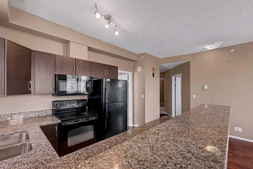1053 10 Street SW Calgary AB T2R 1S6