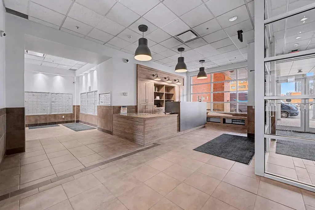 1053 10 Street SW Calgary AB T2R 1S6